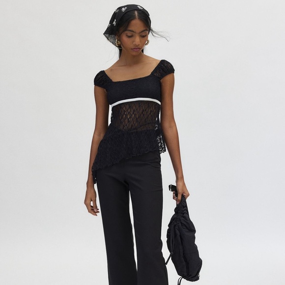 Urban Outfitters Kimchi Blue Penelope Lace Keyhole Back
Asymmetric Top - Picture 3 of 9